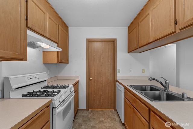 6305 111th Avenue E, Puyallup, WA 98372