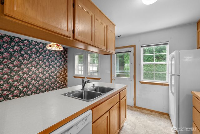 6305 111th Avenue E, Puyallup, WA 98372