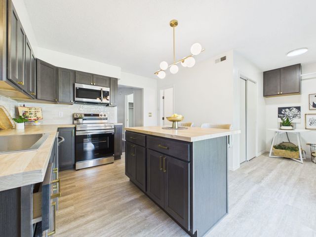 1007 N Jackson Ave, Wichita, KS 67203