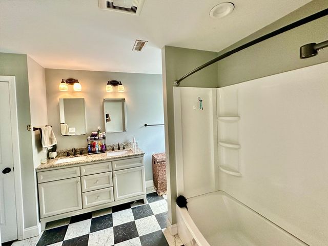 254 Franklin St 2, Framingham, MA 01702