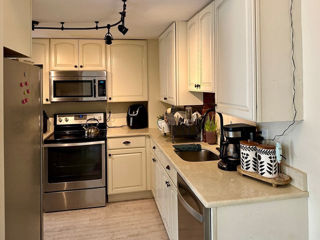 254 Franklin St 2, Framingham, MA 01702