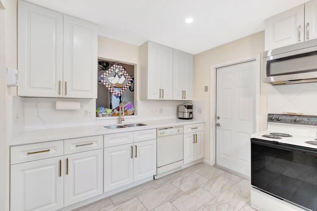 14882 Wildflower Lane, Delray Beach, FL 33446