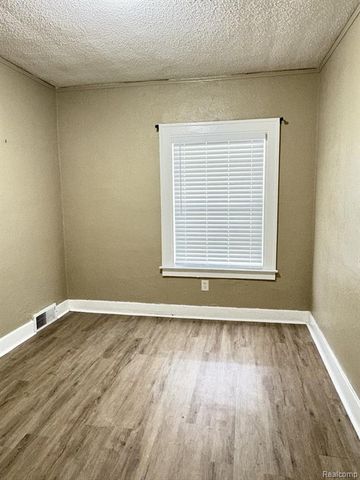 15859 Santa Rosa Drive, Detroit, MI 48238