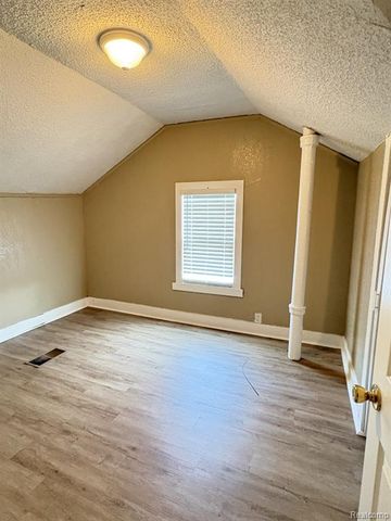 15859 Santa Rosa Drive, Detroit, MI 48238