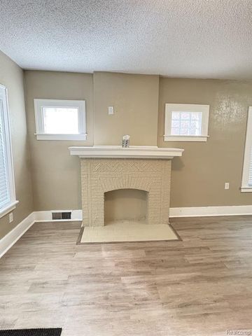 15859 Santa Rosa Drive, Detroit, MI 48238