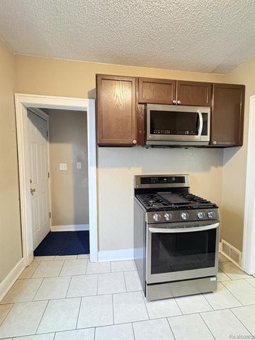 15859 Santa Rosa Drive, Detroit, MI 48238