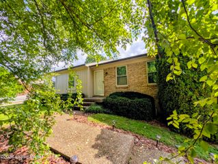 2003 Millgate Rd, Louisville, KY 40223