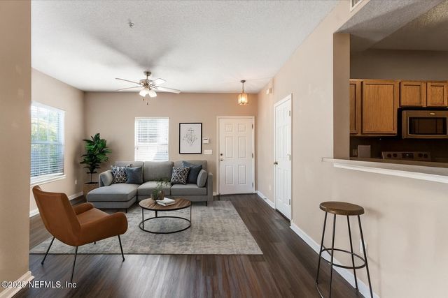 575 OAKLEAF PLANTATION Parkway 901, Orange Park, FL 32065