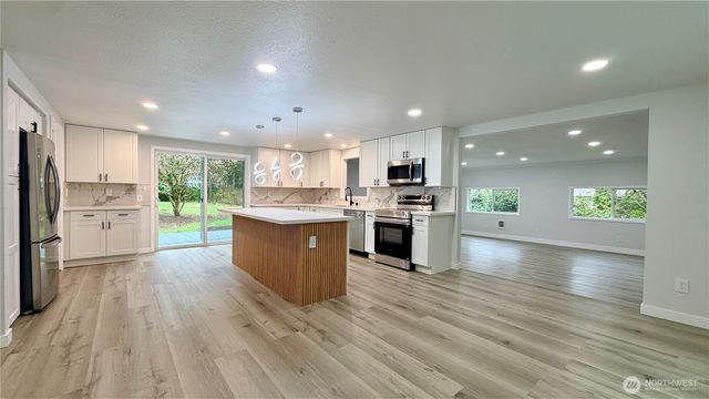 11 Webb Road SW, Lakebay, WA 98349