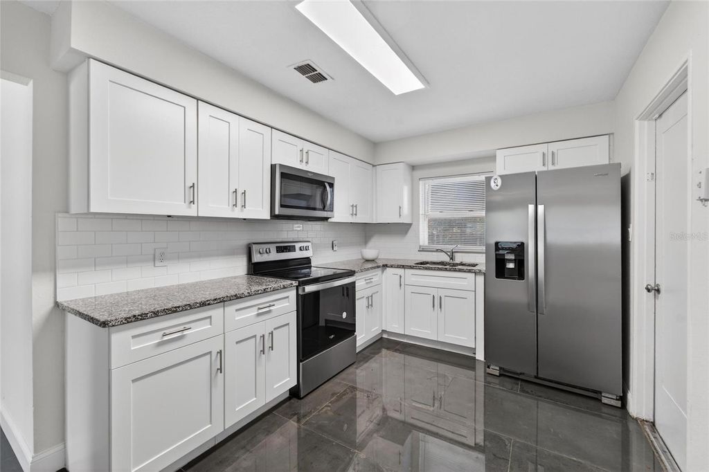 Image 11 of property listing at 3009 E FERN STREET, Tampa, FL 33610