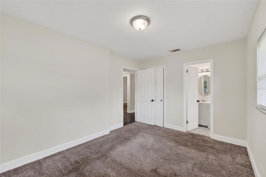 Image 16 of property listing at 3009 E FERN STREET, Tampa, FL 33610