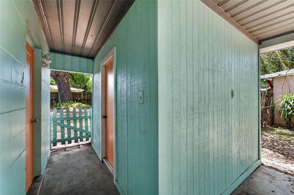 Image 32 of property listing at 3009 E FERN STREET, Tampa, FL 33610