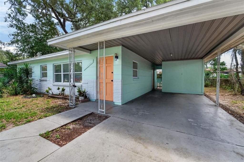 Image 5 of property listing at 3009 E FERN STREET, Tampa, FL 33610