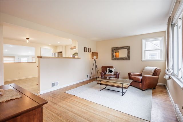 21 Edmonton Road, Rochester, NY 14609