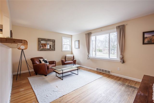 21 Edmonton Road, Rochester, NY 14609