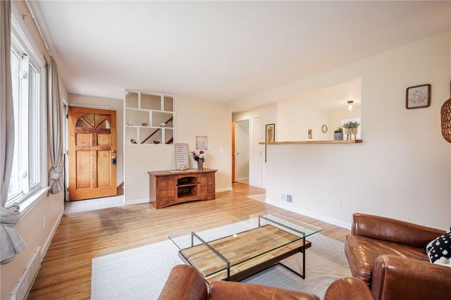 21 Edmonton Road, Rochester, NY 14609