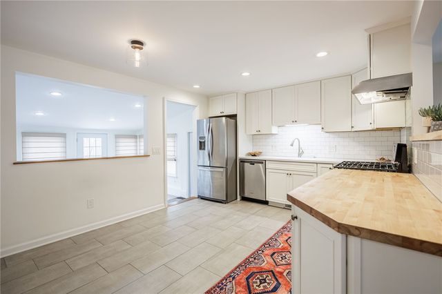 21 Edmonton Road, Rochester, NY 14609