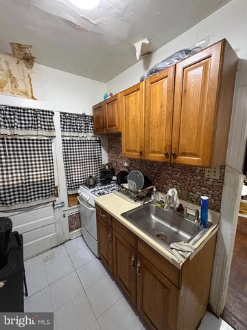 2419 UPLAND ST, Chester, PA 19013