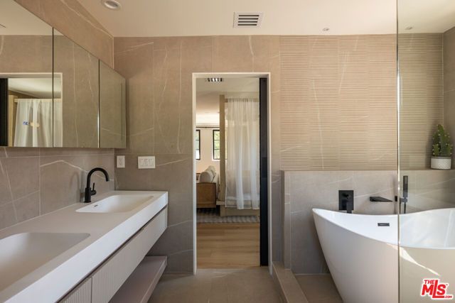 22269 Avenue San Luis, Los Angeles, CA 91364