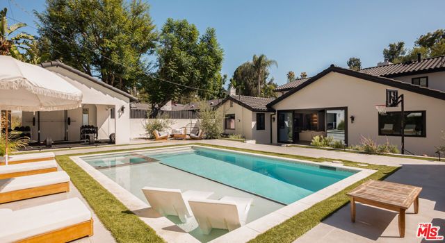 22269 Avenue San Luis, Los Angeles, CA 91364