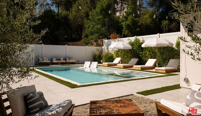 22269 Avenue San Luis, Los Angeles, CA 91364