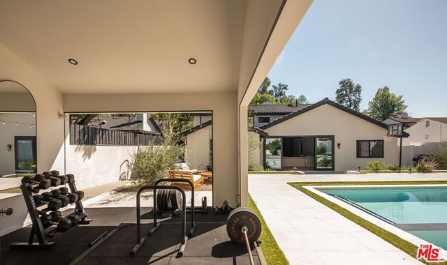 22269 Avenue San Luis, Los Angeles, CA 91364
