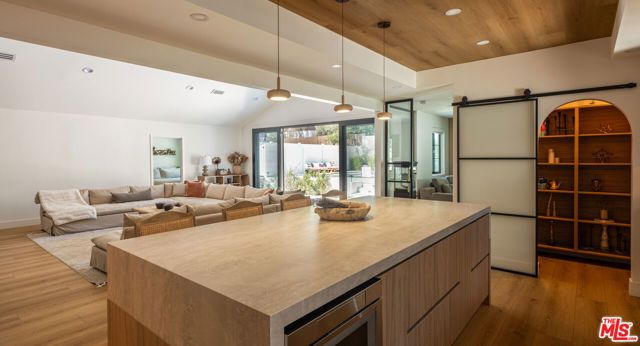 22269 Avenue San Luis, Los Angeles, CA 91364