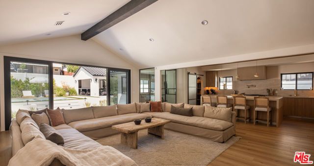 22269 Avenue San Luis, Los Angeles, CA 91364