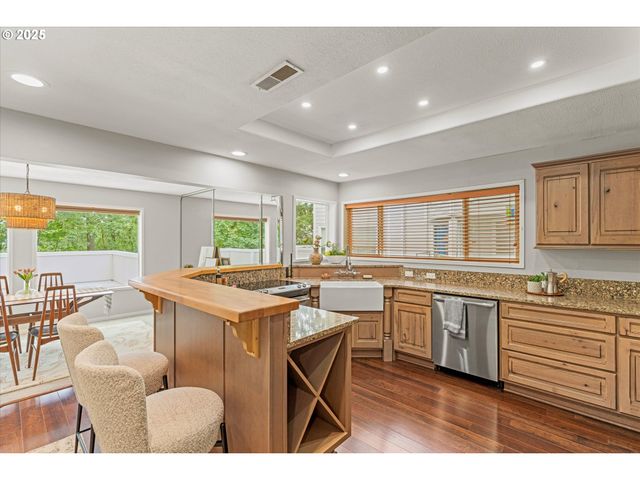 48 EAGLE CREST Dr 3D, Lake Oswego, OR 97035