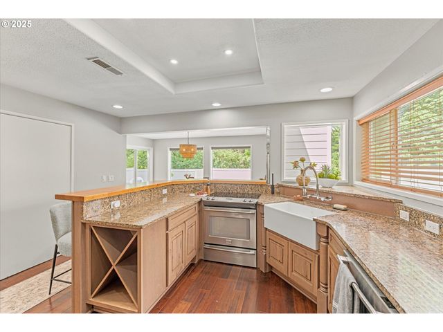 48 EAGLE CREST Dr 3D, Lake Oswego, OR 97035