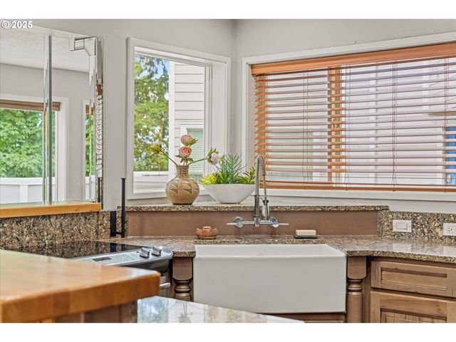 48 EAGLE CREST Dr 3D, Lake Oswego, OR 97035