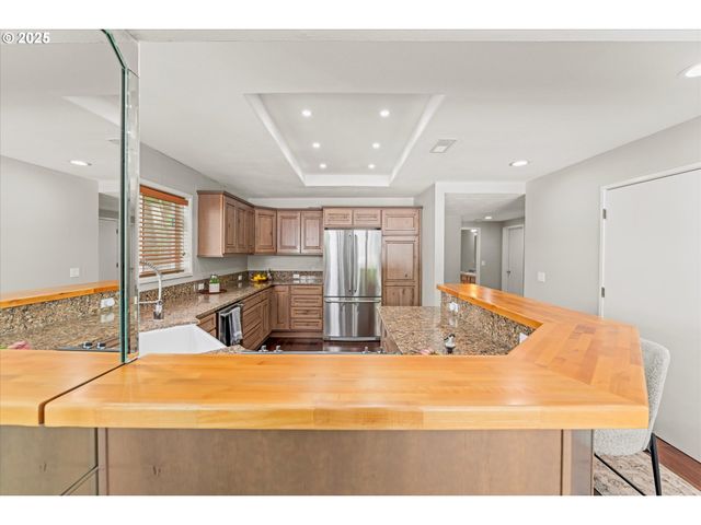 48 EAGLE CREST Dr 3D, Lake Oswego, OR 97035