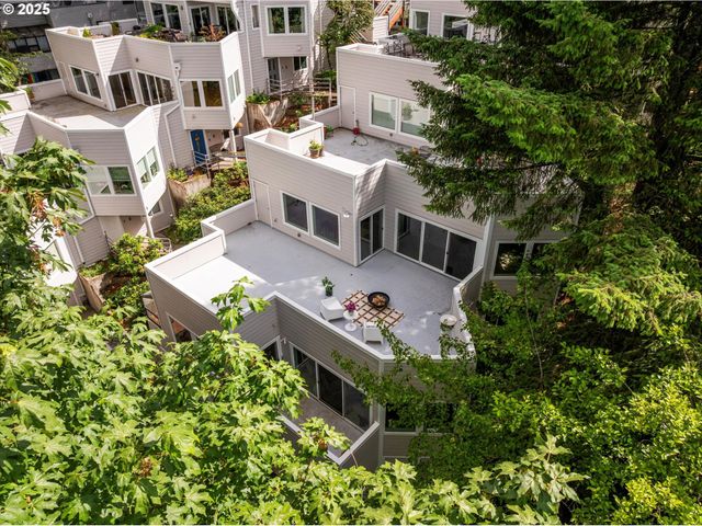 48 EAGLE CREST Dr 3D, Lake Oswego, OR 97035