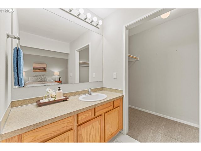 48 EAGLE CREST Dr 3D, Lake Oswego, OR 97035
