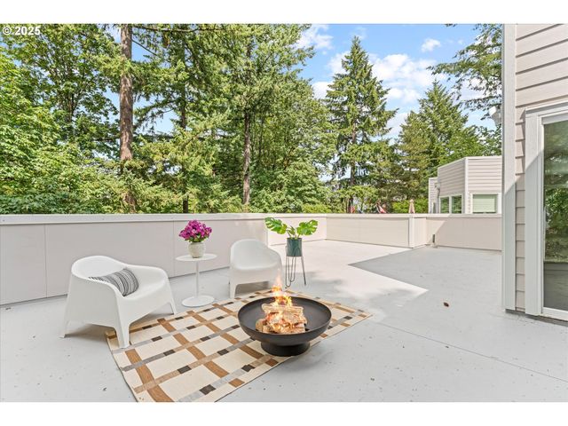 48 EAGLE CREST Dr 3D, Lake Oswego, OR 97035