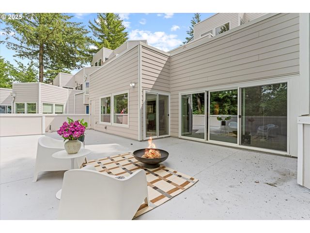 48 EAGLE CREST Dr 3D, Lake Oswego, OR 97035