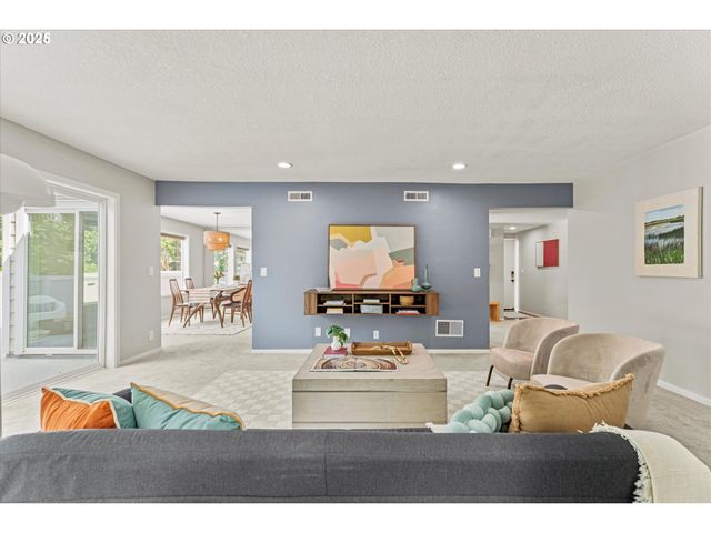 48 EAGLE CREST Dr 3D, Lake Oswego, OR 97035