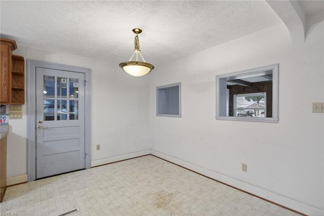 475 Fox Hill RD, Hampton, VA 23664