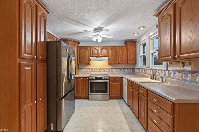 475 Fox Hill RD, Hampton, VA 23664