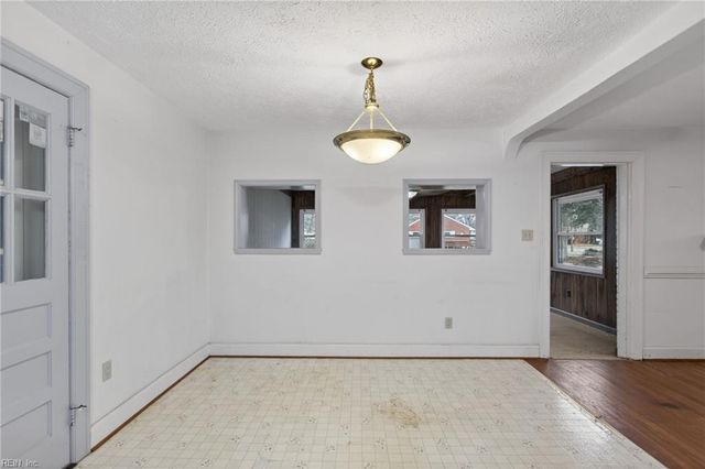 475 Fox Hill RD, Hampton, VA 23664