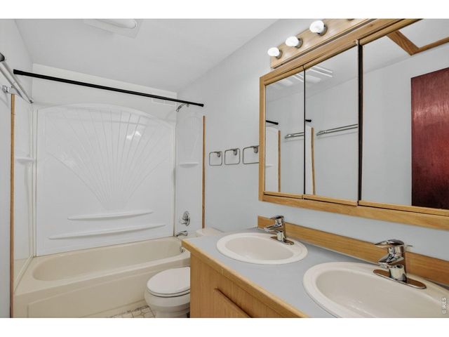215 Ewald Ave, Lyons, CO 80540