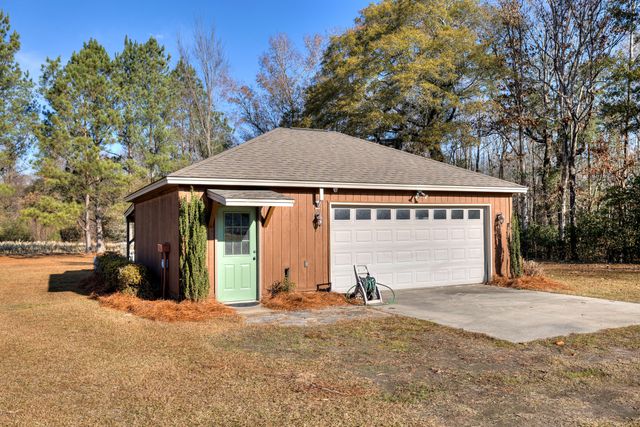 1415 Bell Road, Mayesville, SC 29104