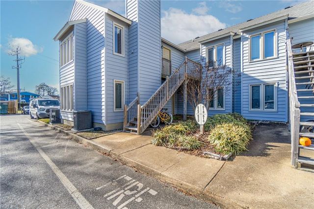 622 Pinewood DR, Virginia Beach, VA 23451