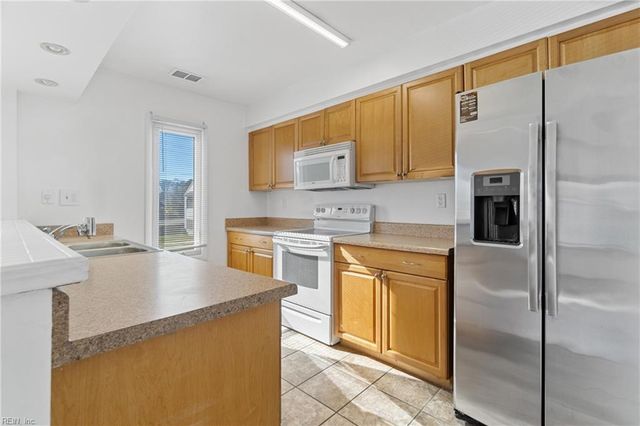 622 Pinewood DR, Virginia Beach, VA 23451