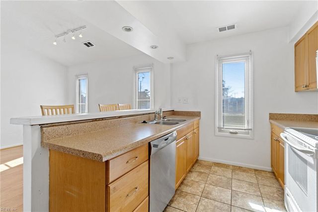622 Pinewood DR, Virginia Beach, VA 23451