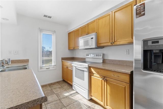 622 Pinewood DR, Virginia Beach, VA 23451