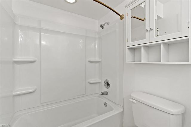 622 Pinewood DR, Virginia Beach, VA 23451
