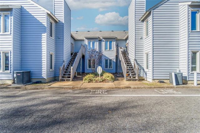 622 Pinewood DR, Virginia Beach, VA 23451