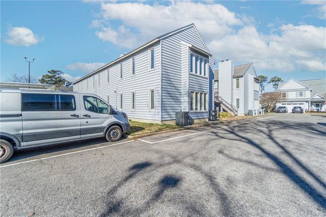 622 Pinewood DR, Virginia Beach, VA 23451