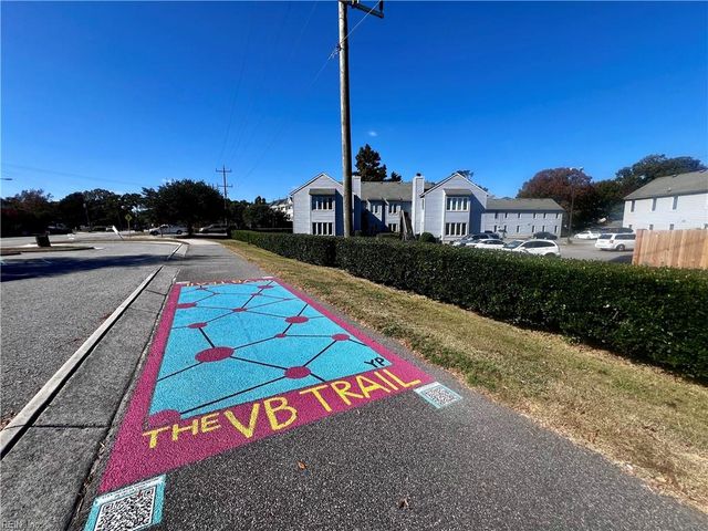 622 Pinewood DR, Virginia Beach, VA 23451